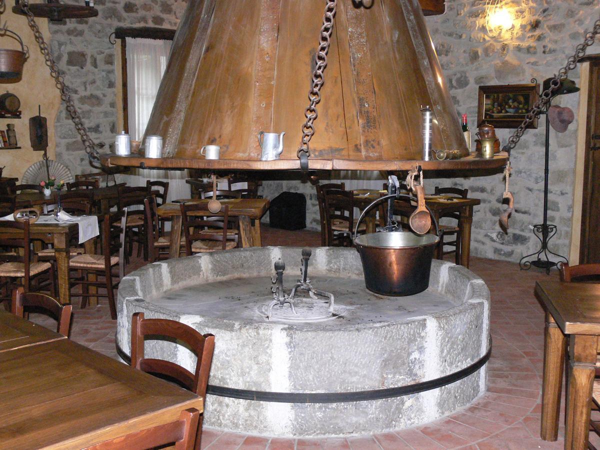 Bed and Breakfast Il Cappellaio Matto Montalto Ligure Экстерьер фото