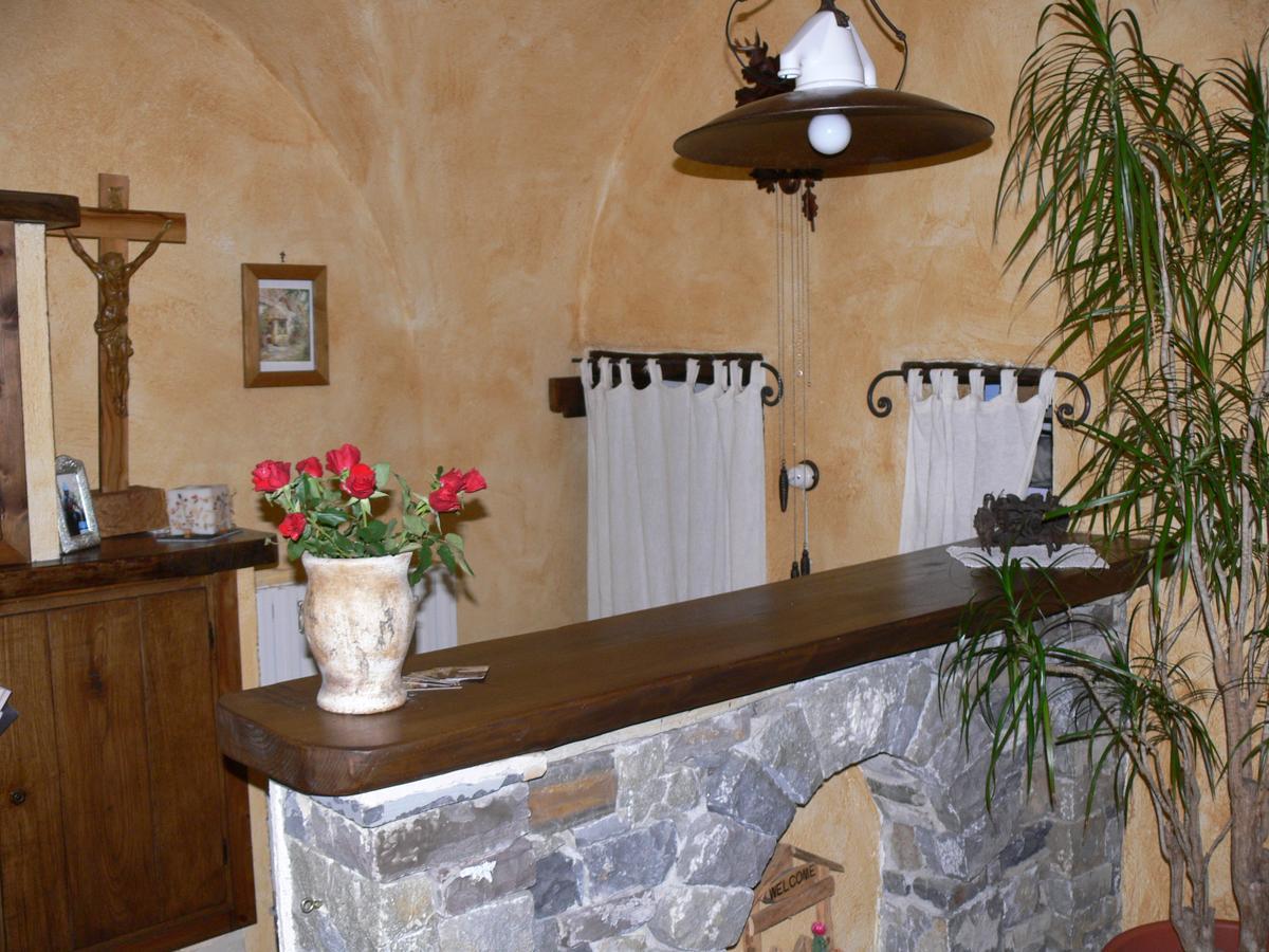 Bed and Breakfast Il Cappellaio Matto Montalto Ligure Экстерьер фото