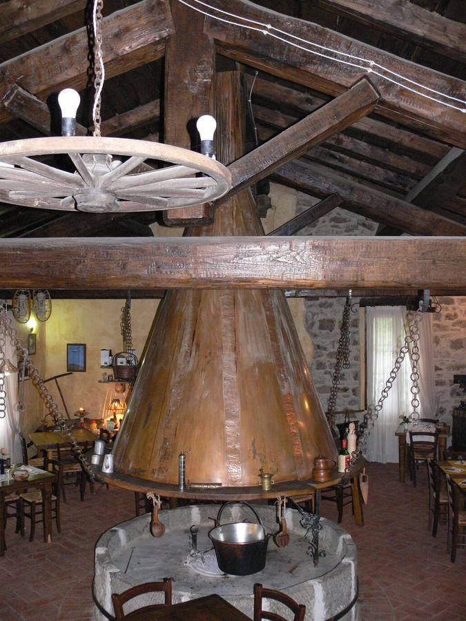 Bed and Breakfast Il Cappellaio Matto Montalto Ligure Экстерьер фото