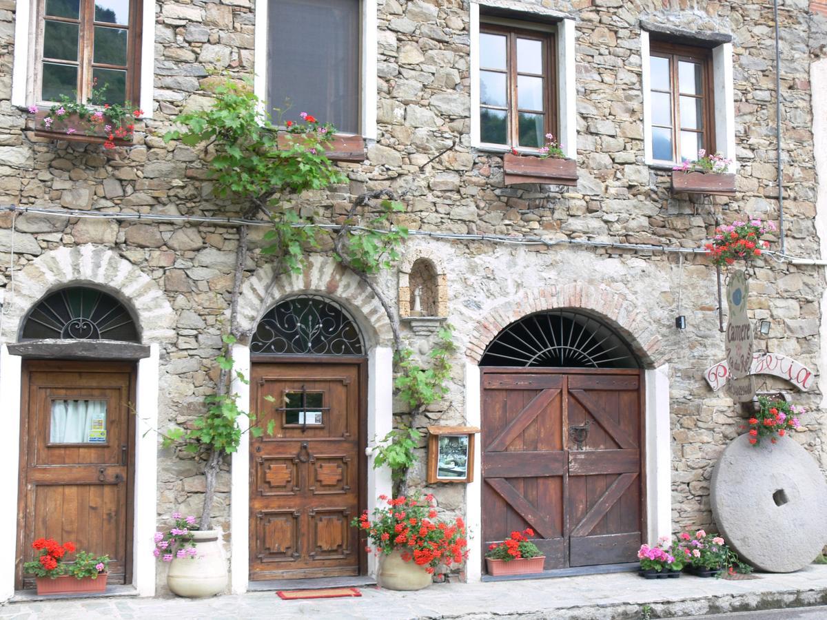 Bed and Breakfast Il Cappellaio Matto Montalto Ligure Экстерьер фото