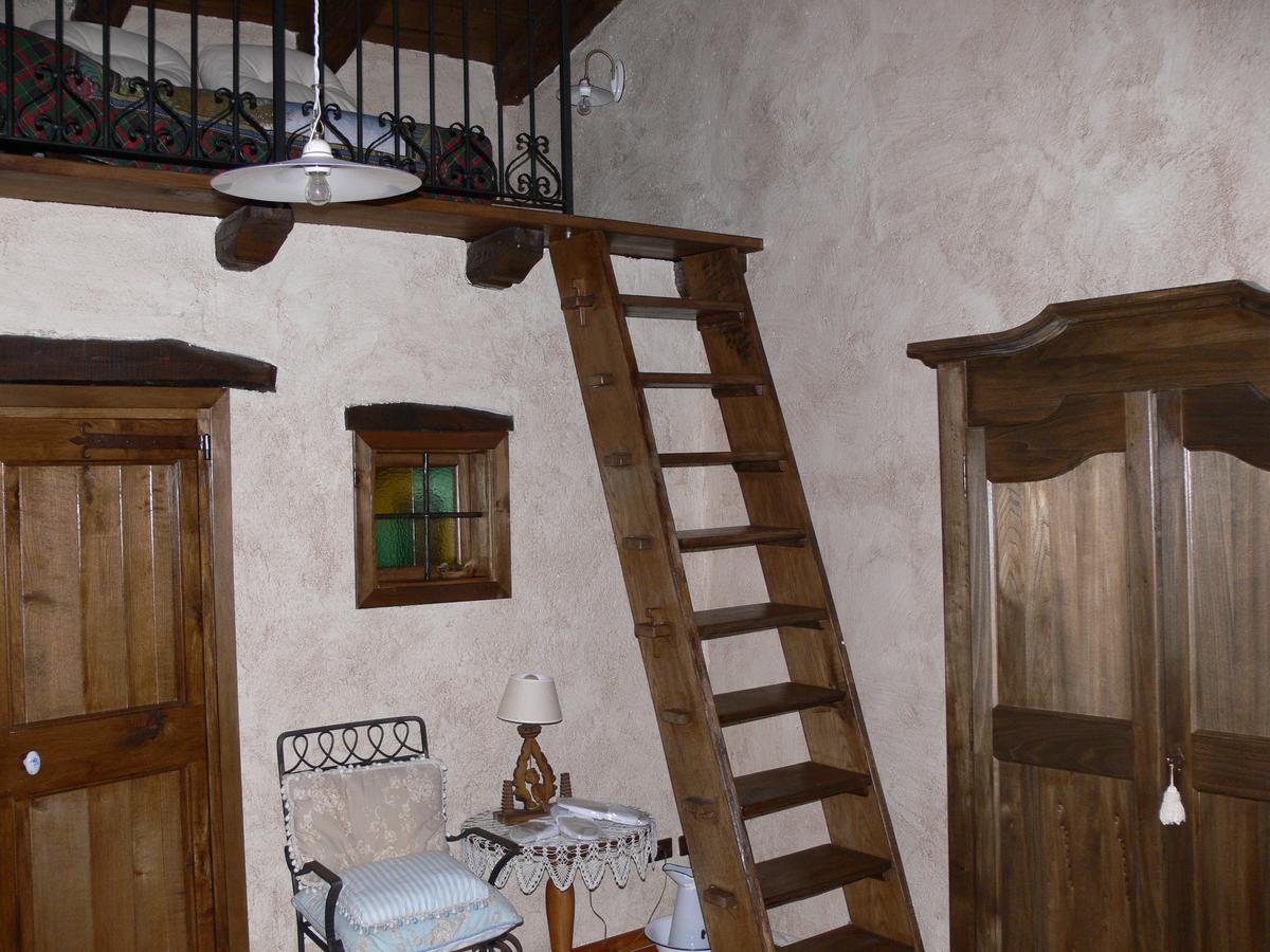 Bed and Breakfast Il Cappellaio Matto Montalto Ligure Экстерьер фото