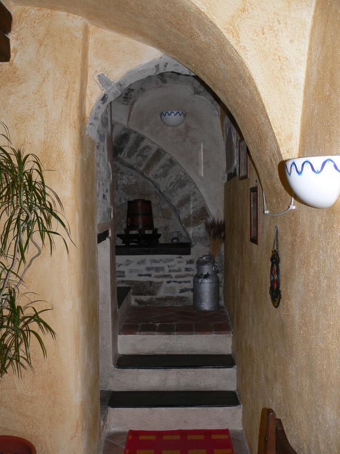 Bed and Breakfast Il Cappellaio Matto Montalto Ligure Экстерьер фото