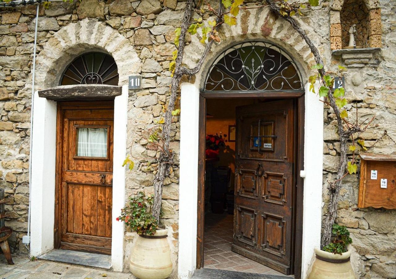 Bed and Breakfast Il Cappellaio Matto Montalto Ligure Экстерьер фото