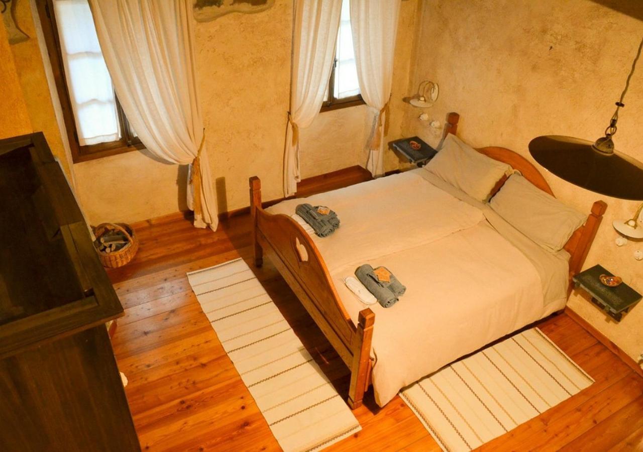 Bed and Breakfast Il Cappellaio Matto Montalto Ligure Экстерьер фото