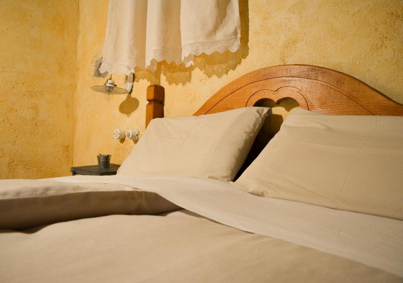 Bed and Breakfast Il Cappellaio Matto Montalto Ligure Экстерьер фото