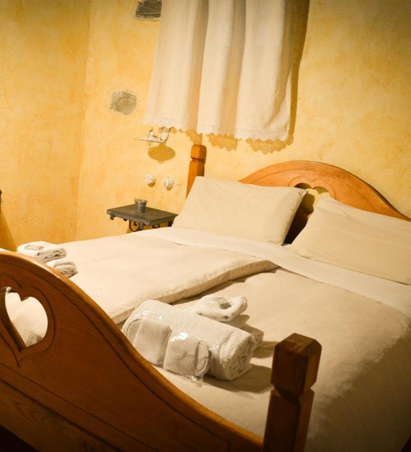Bed and Breakfast Il Cappellaio Matto Montalto Ligure Экстерьер фото