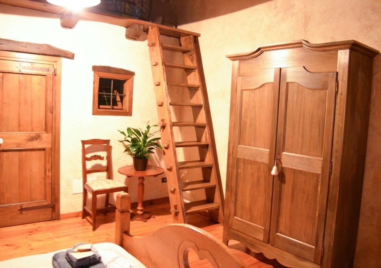 Bed and Breakfast Il Cappellaio Matto Montalto Ligure Экстерьер фото